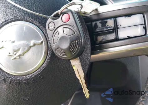 2010 Ford Mustang V6/V6 Premium z USA, uszkodzony, nr VIN 1ZVBP8EN7A5115798